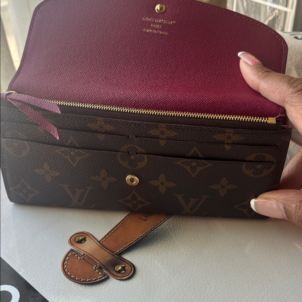 Like New Louis Vuitton Emilie Long Wallet - Picture 2 of 4